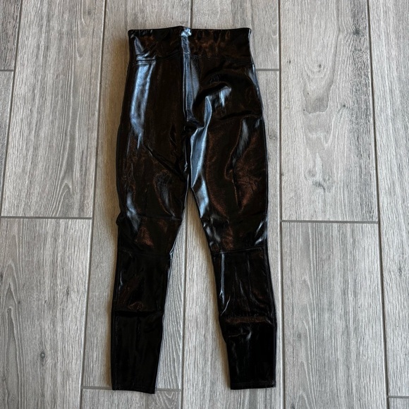 SPANX Women’s Faux Patent Leather Leggings Ankle Black Petite Medium - Picture 7 of 7
